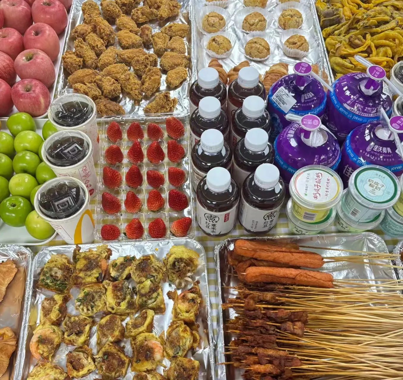 ஃபிரைடு சிக்கன், ஃப்ரெஷ் ஃப்ரூட், மற்றும் 30 நிமிட தூய சிரிப்பு